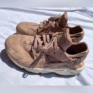 Pink Nike Women’s Huarache Shoes | SIZE 8